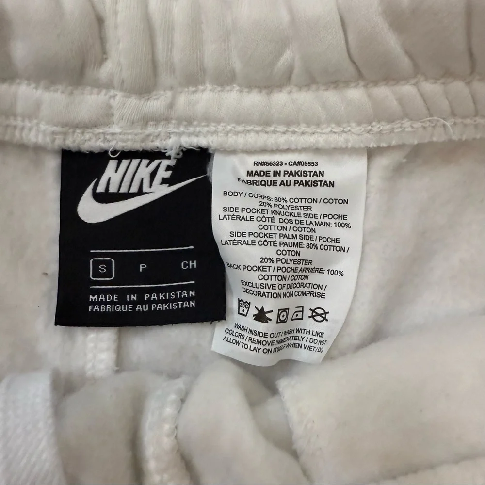 Nike White Warm Up Shorts with Pockets Size Small